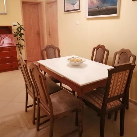 Vizaknai Apartmanhaz เซแกชแฟเฮร์วาร์ ภายนอก รูปภาพ