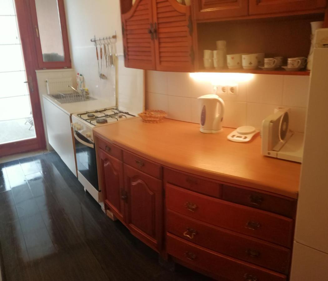 Vizaknai Apartmanhaz เซแกชแฟเฮร์วาร์ ภายนอก รูปภาพ
