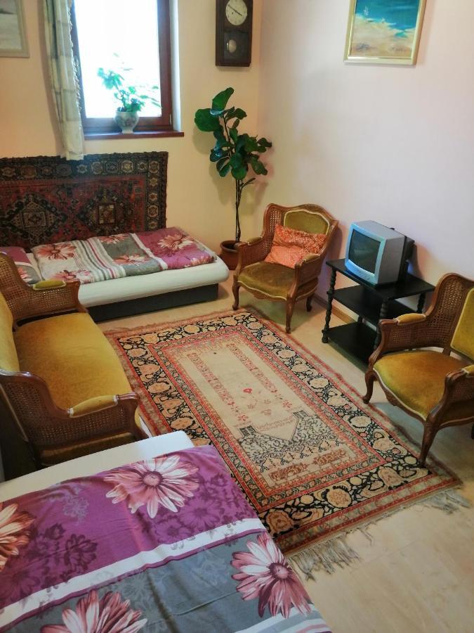 Vizaknai Apartmanhaz เซแกชแฟเฮร์วาร์ ภายนอก รูปภาพ