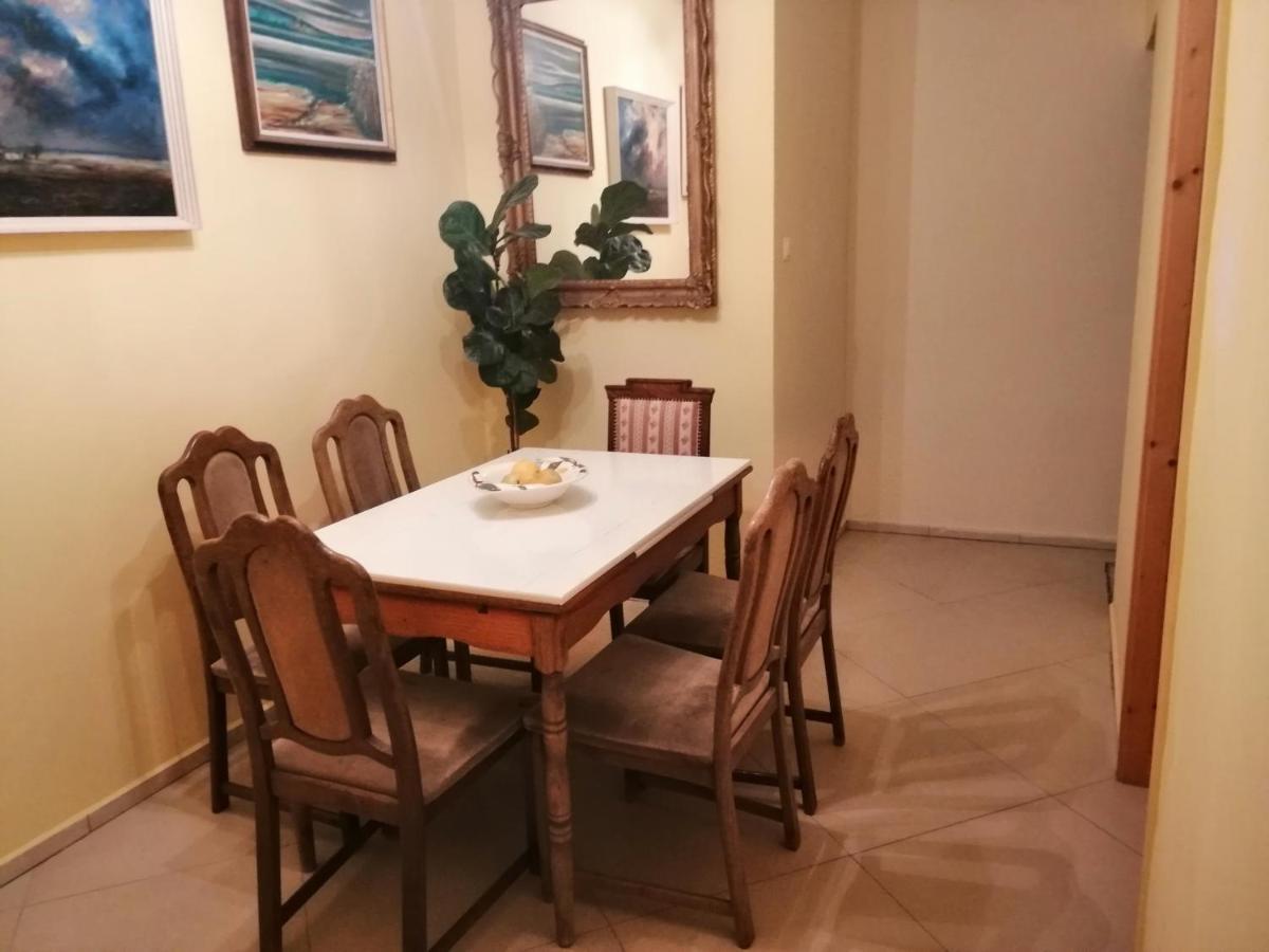 Vizaknai Apartmanhaz เซแกชแฟเฮร์วาร์ ภายนอก รูปภาพ