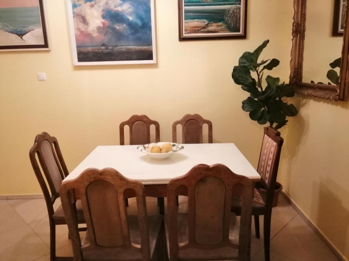 Vizaknai Apartmanhaz เซแกชแฟเฮร์วาร์ ภายนอก รูปภาพ